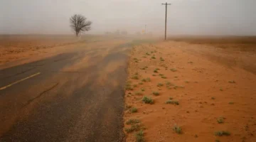 الرياح المثيرة للأتربة تتسبب في تدني مستوى الرؤية الأفقية بمدن شمال سيناء